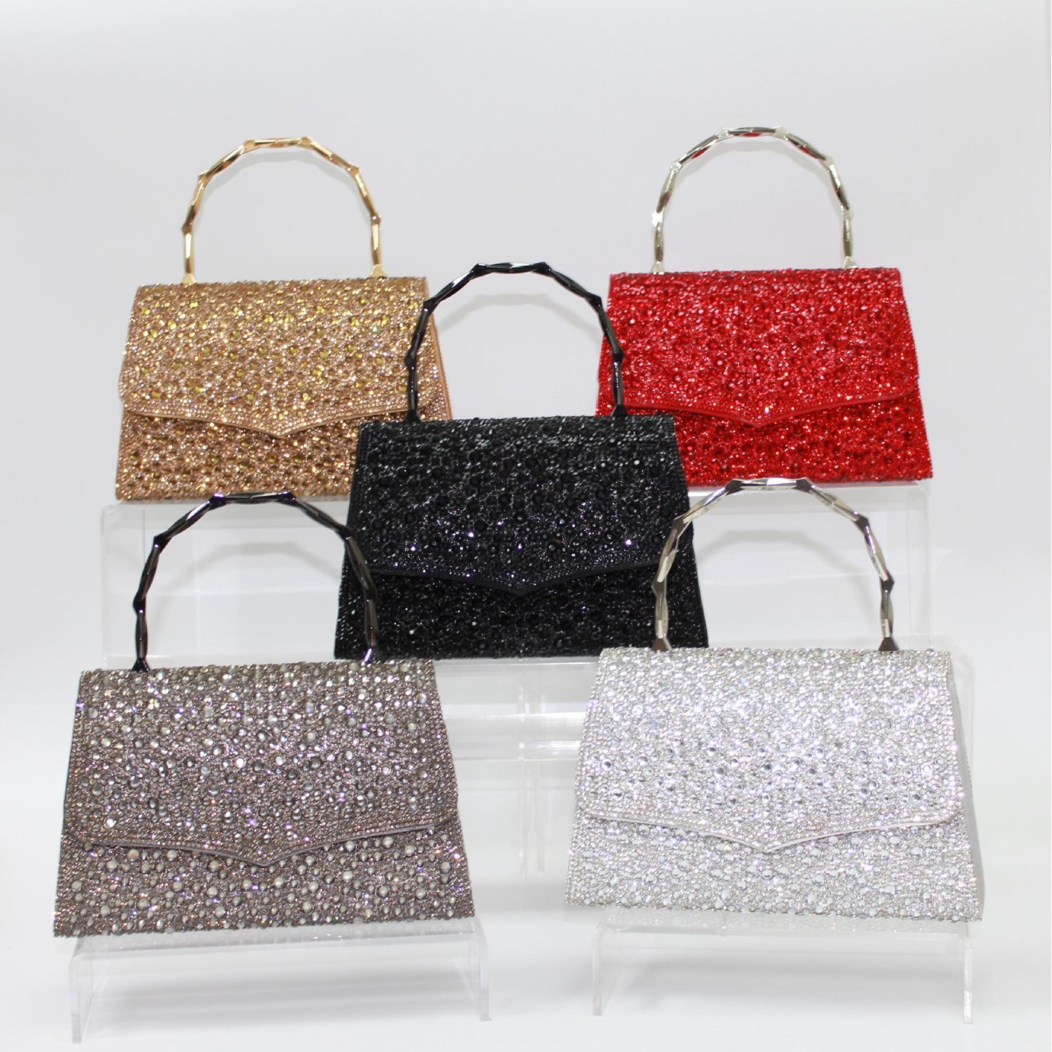 Amazon's new stylish large-capacity rhindiamond handbag for women, a hand-held bag for banquets, a trendy single-shoulder bag for street style, and a woman details Picture