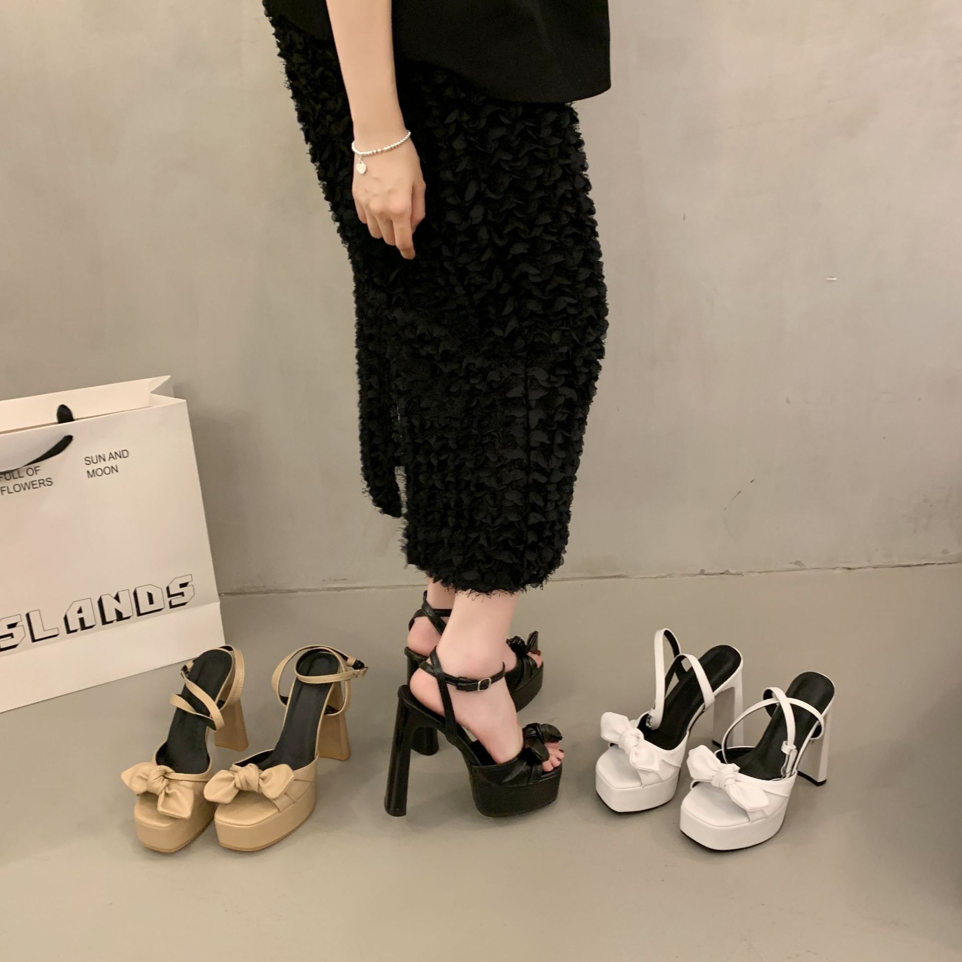 Htian Gao's niche light luxury 2025 summer handmade women's shoes for cross-border trade, retro women's shoes, sandals, and high heels for fashion shows Application Scenario