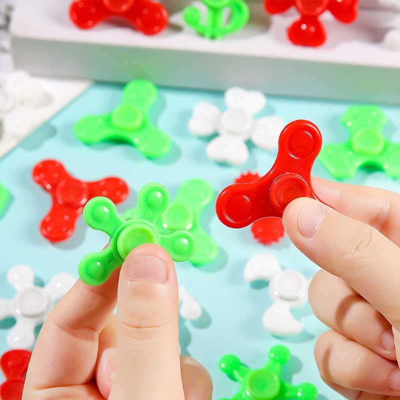 Mini gyroscope 4cm fingertip gyroscope, kindergarten small toys, small gifts, reward items, ground promotion gifts, prizes Application Scenario