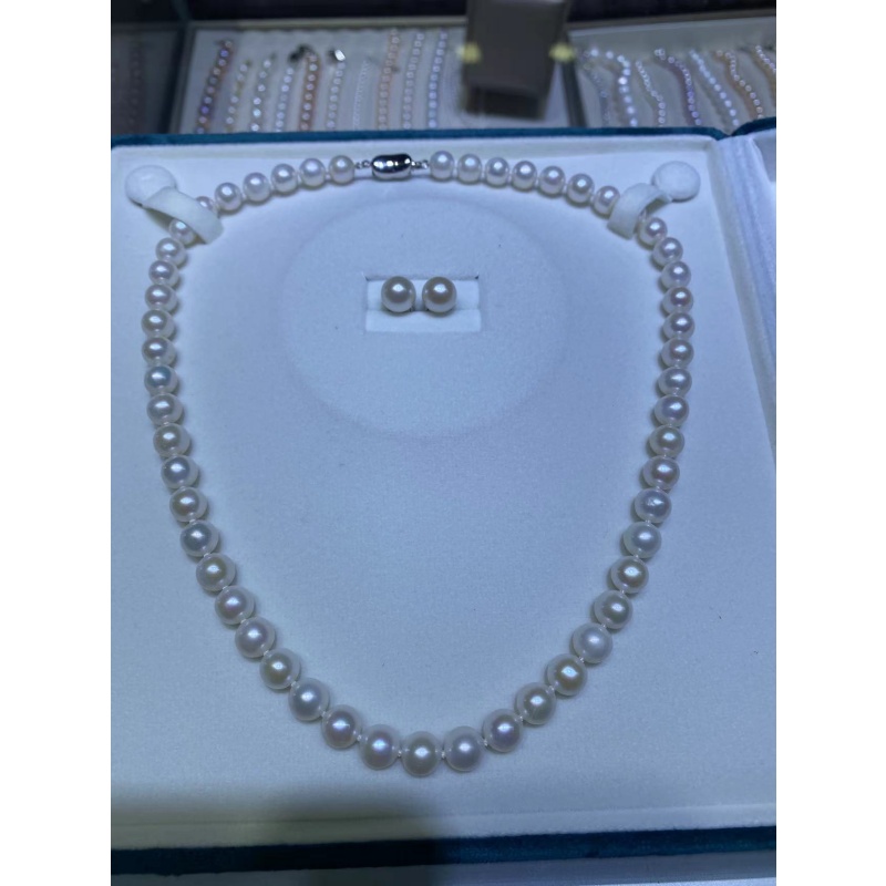 天然淡水珍珠8-9mm正圆表皮干净强光配送925纯银扣，耳钉8-8.5mm正圆强光一套