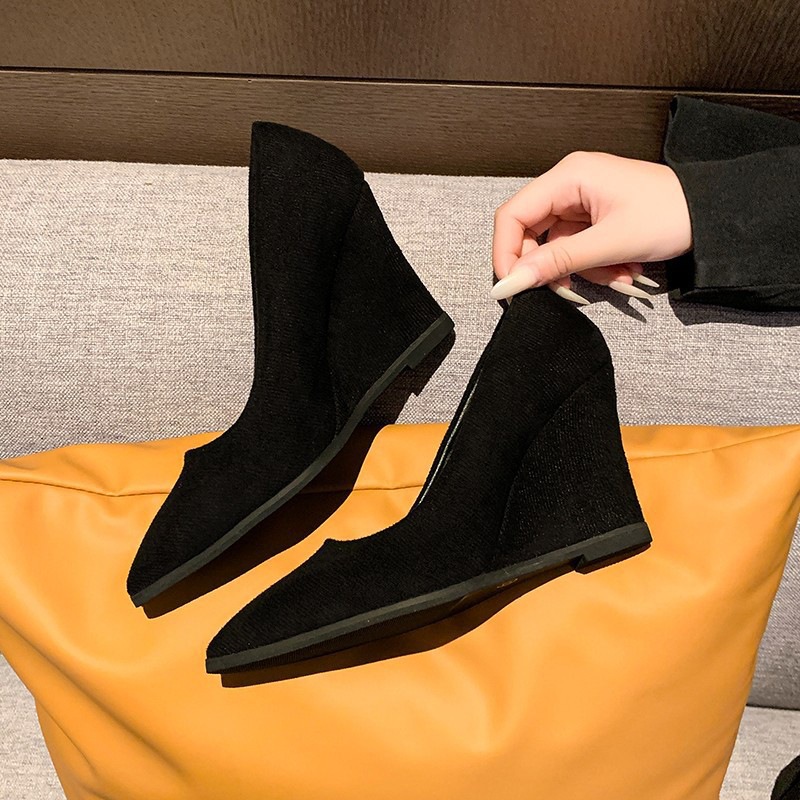 Large-sized pointed-toe single shoes for women in the spring and autumn of 2025, Korean style, simple and elegant single shoes for professional work Application Scenario