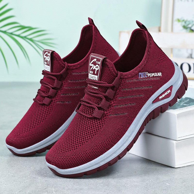 Jinshi Yuan - Women's casual shoes processing and customization, Shoes for middle-aged and elderly mothers, flying woven breathable single shoes, versatile women's shoes Application Scenario