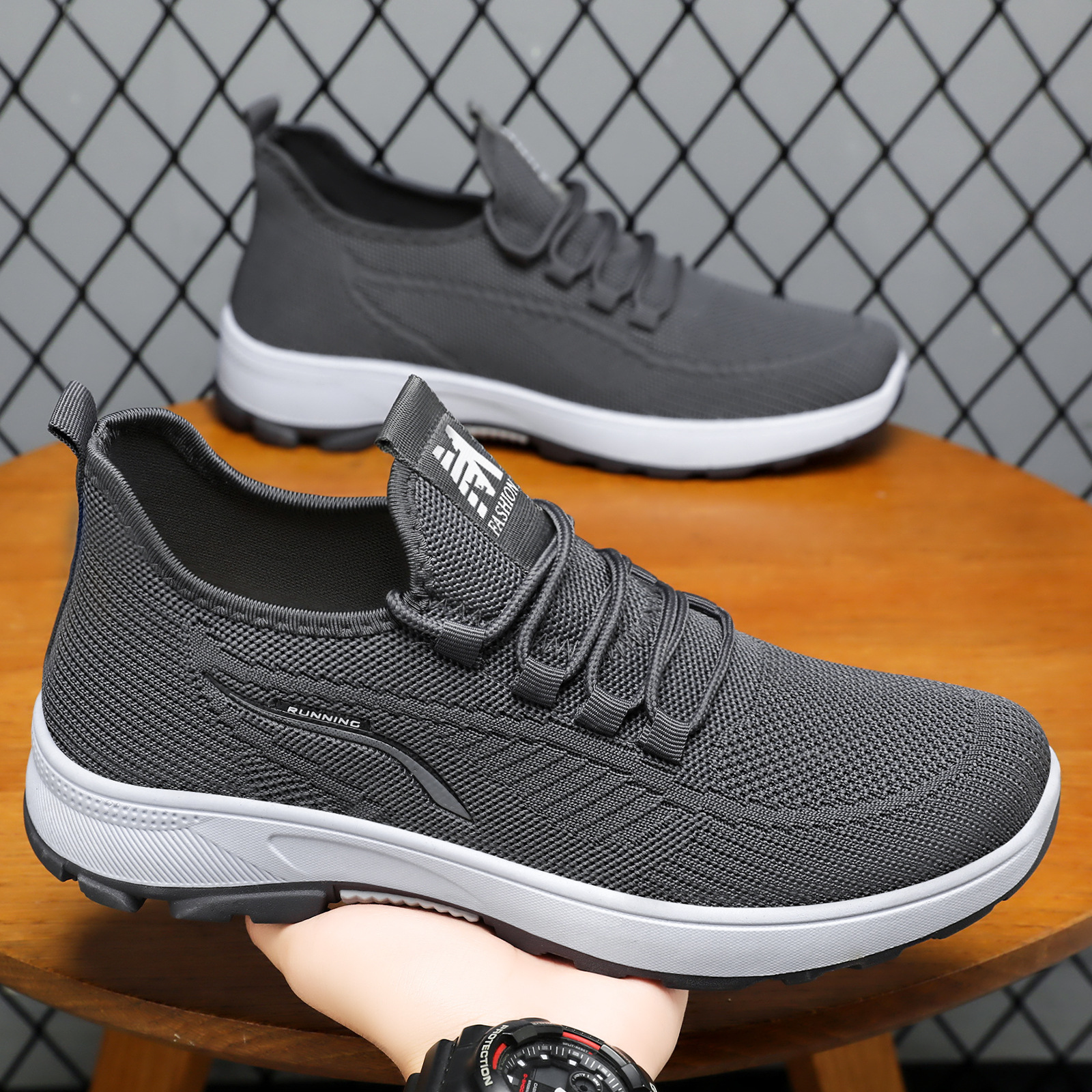 Men's sports shoes, flying weaving running shoes, breathable and non-smelly feet, mesh shoes, soft-soled and comfortable men's shoes, versatile men's single shoes full figure