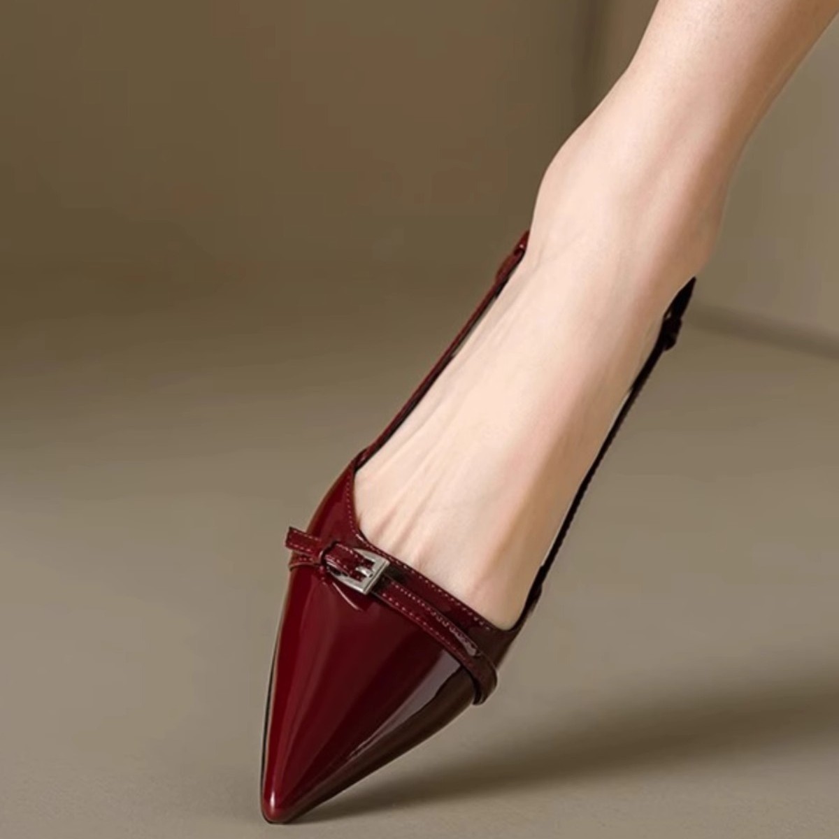 Flip-flops, elegant and sophisticated, French high heels, women's thin heels paired with skirts, one-strap, chanel-style, shallow opening single shoes details Picture
