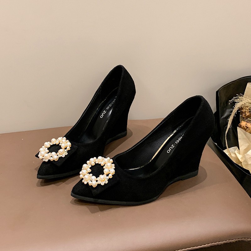 Large-sized slope single-heel women's 2025 Spring and autumn new pearl black pointed high heels women's suede fashionable women's shoes details Picture