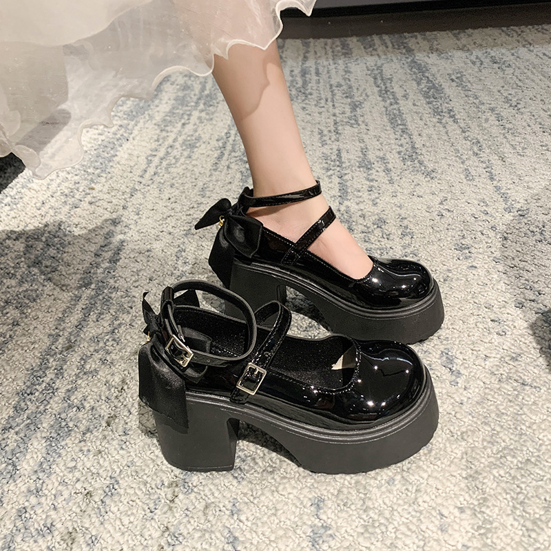 The new summer 2025 collection of sweet bow Mary Jane's versatile, elegant, comfortable and fashionable shallow-mouthed chunk-heeled leather shoes Application Scenario