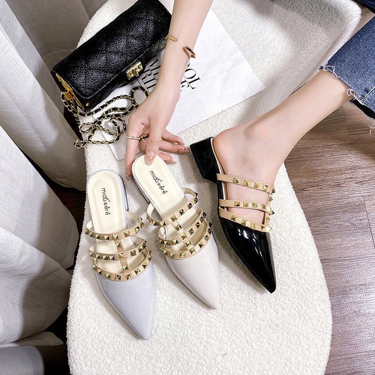 Rivet shoes, French-style rivet flip-flops, women's summer outerwear, flat summer, Korean-style patent leather, pointed toe, half-toe flip-flops full figure
