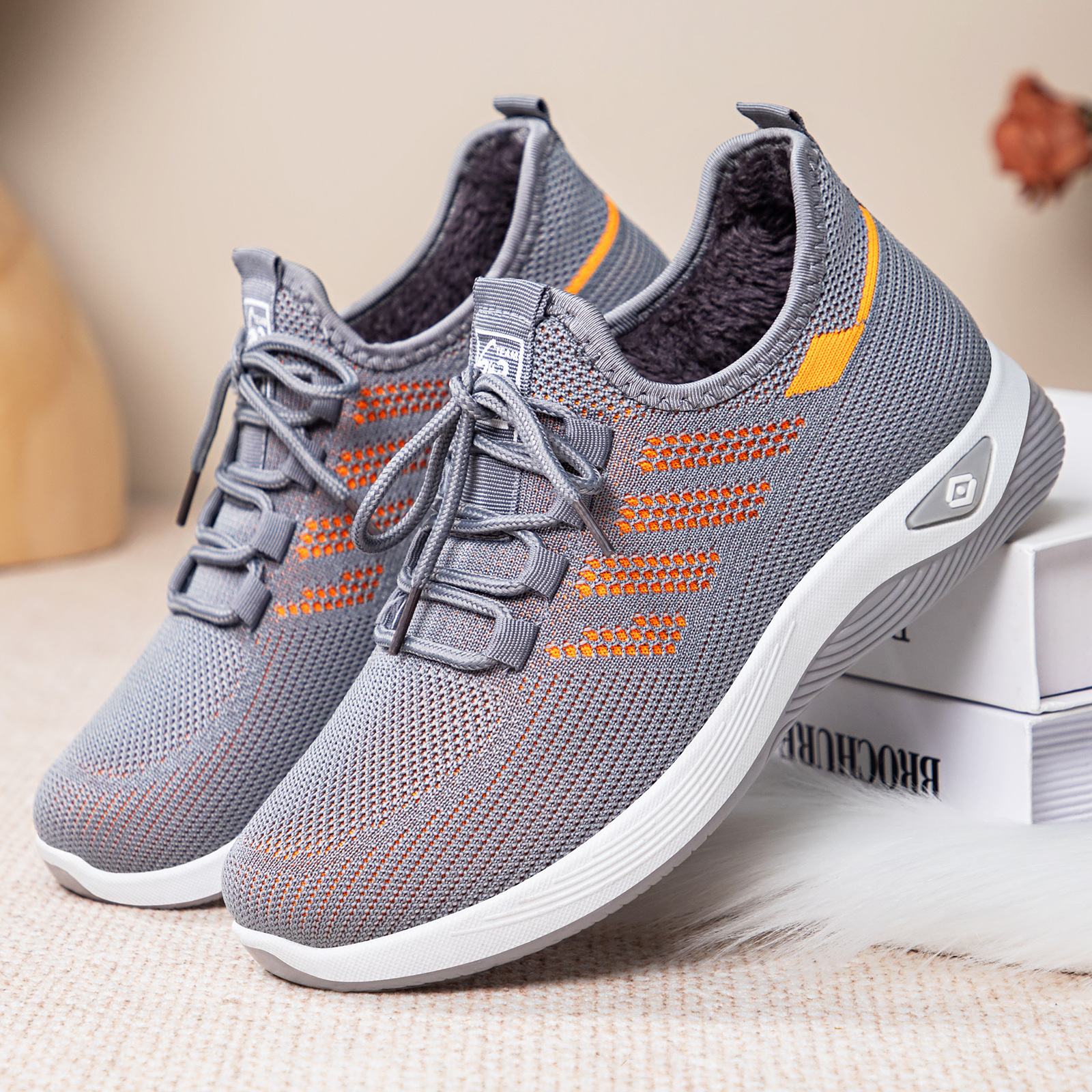 Women's cotton shoes, cross-border TEMU, fleece and thickened women's boots, outdoor sports cotton shoes, versatile flying woven short boots full figure