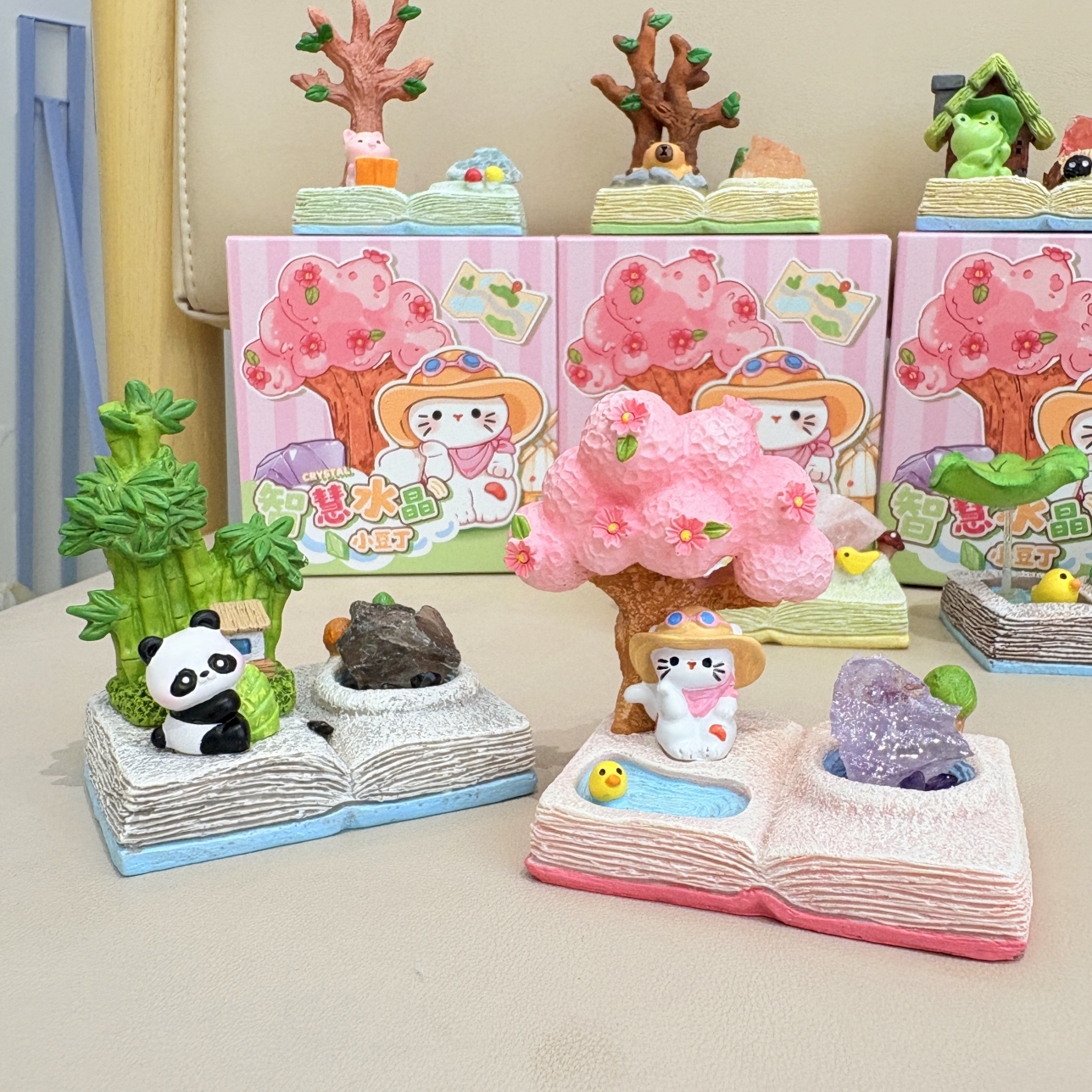 小红书新款热卖创意智慧水晶小豆丁盲盒家居卧室树脂工艺品桌面香薰摆件详情4