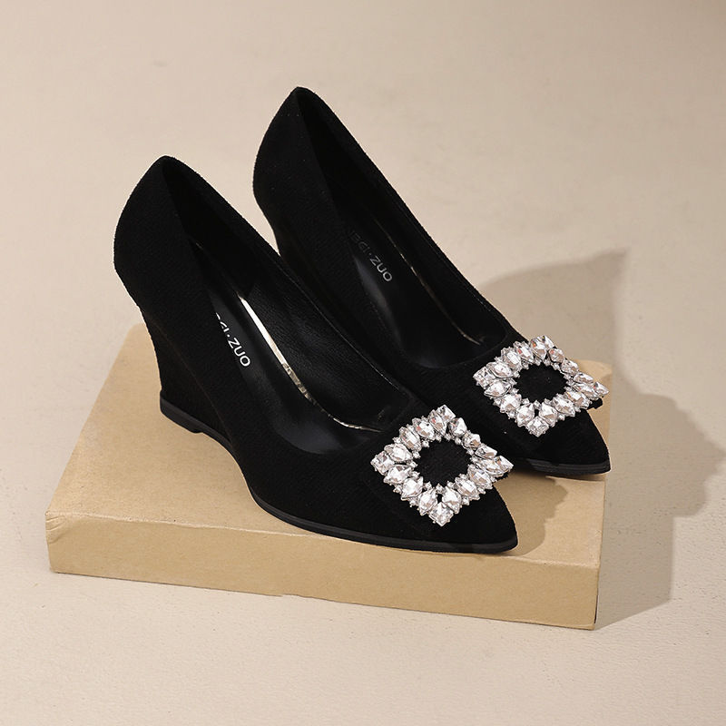 The new Spring/Summer 2025 trendy pointed-toe, shallow-mouthed shoes for women are comfortable and won't tire your feet at work. High heels for women full figure