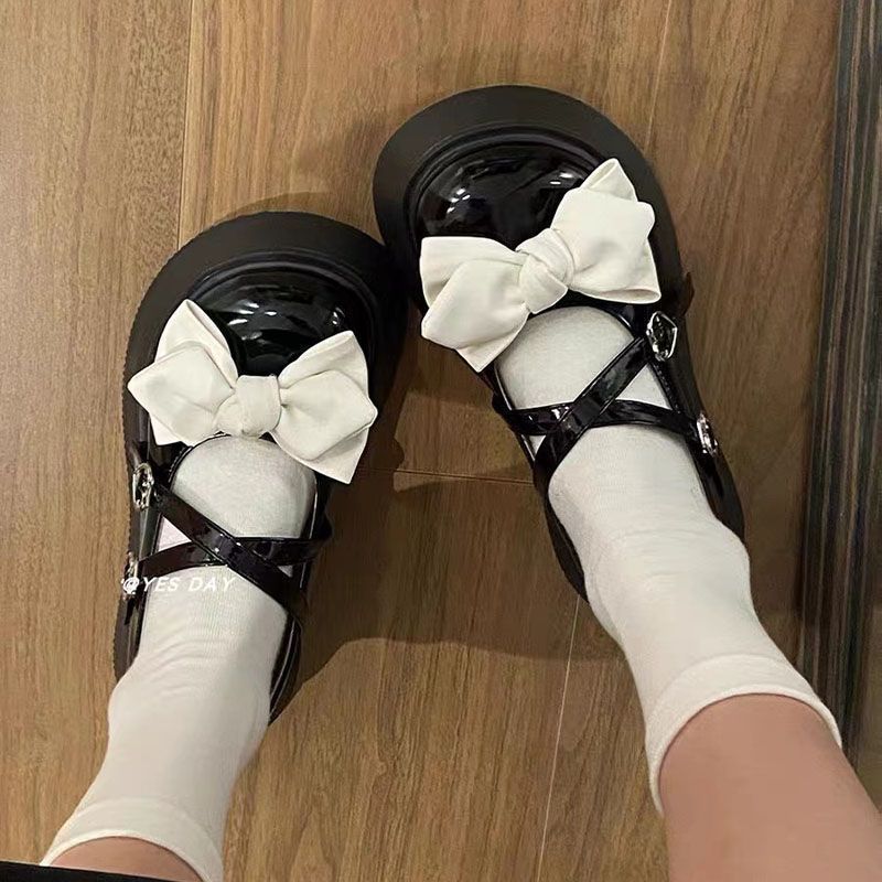 The new style of Japanese jk sweet girl's bow leather shoes for women in summer 2023, featuring cute big heads and thick soles Application Scenario