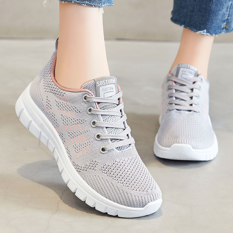 Women's cross-border trade shoes, sports shoes, soft soles, not tiring to the feet, mom shoes, breathable mesh shoes, casual single shoes Application Scenario