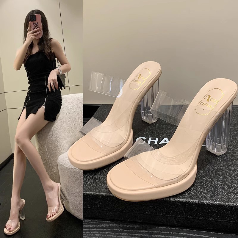 The 2023 new style of large-sized transparent crystal high-heeled flip-flops for women from Europe and America is a popular choice. The flip-flops are worn outside with rhinestones details Picture