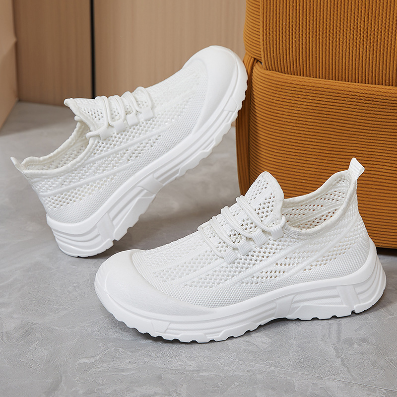 The new summer shoes for women are versatile, with a shallow toe and flat bottom. You can wear the old Beijing cloth shoes with soft soles and comfortable mom shoes details Picture