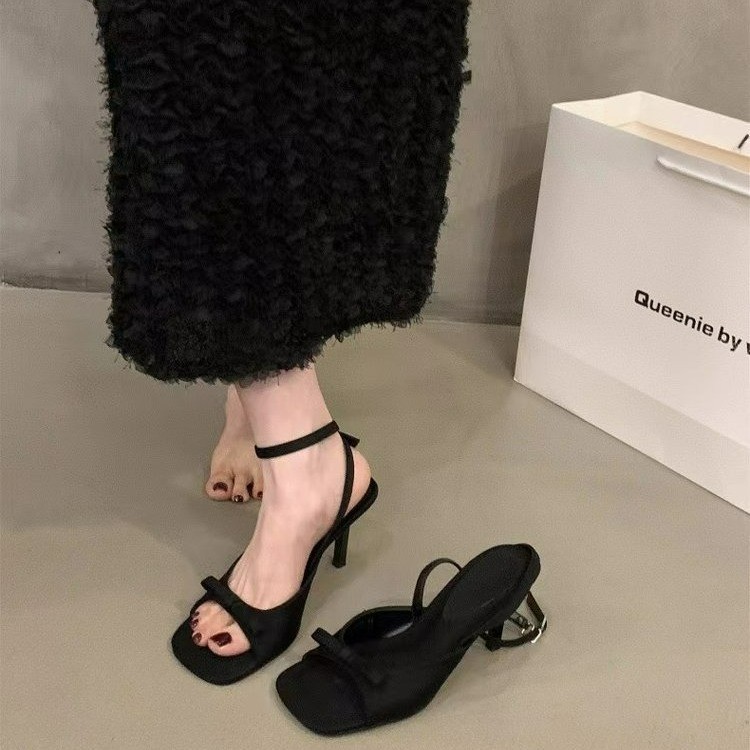 New square-toed ankle straps, silver silk satin bow, high-heeled flip-flops, thin-heeled open-toe women's sandals Application Scenario