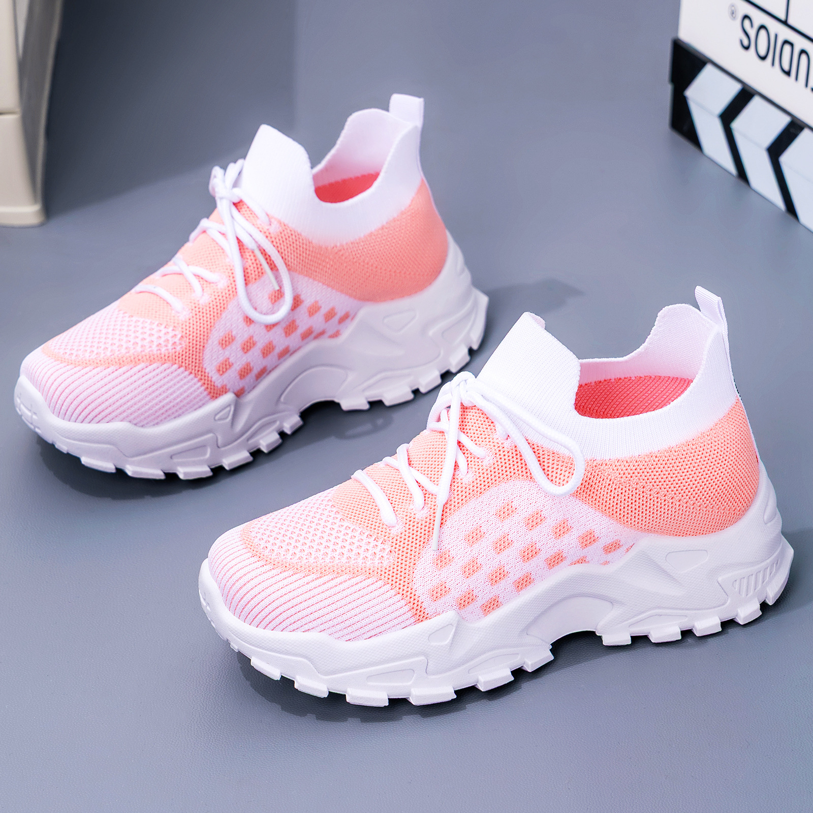 Summer new women's shoes, sports shoes, casual and versatile single shoes, cross-border consignment, breathable mesh, running thick-soled dad shoes Application Scenario