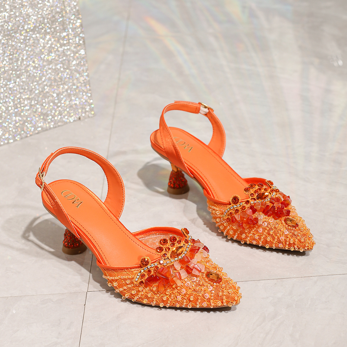 Custom-made high-heeled sandals for Europe and America, with floral and diamond-encrusted fine heels, pointed toe, and back straps. Women's custom-made wholesale Specification drawing