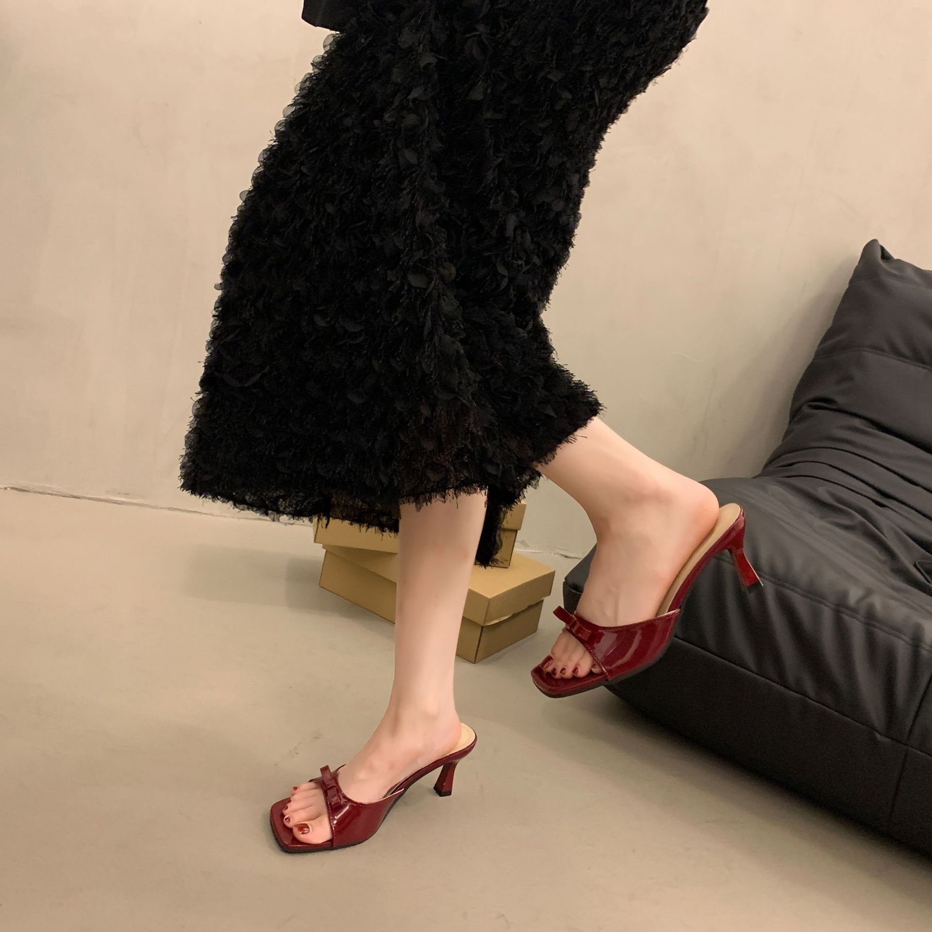 French high-heeled slippers 2024 new style for women to wear outside, square-toed thin-heeled one-shoulder and bow sandals, versatile and elegant Specification drawing