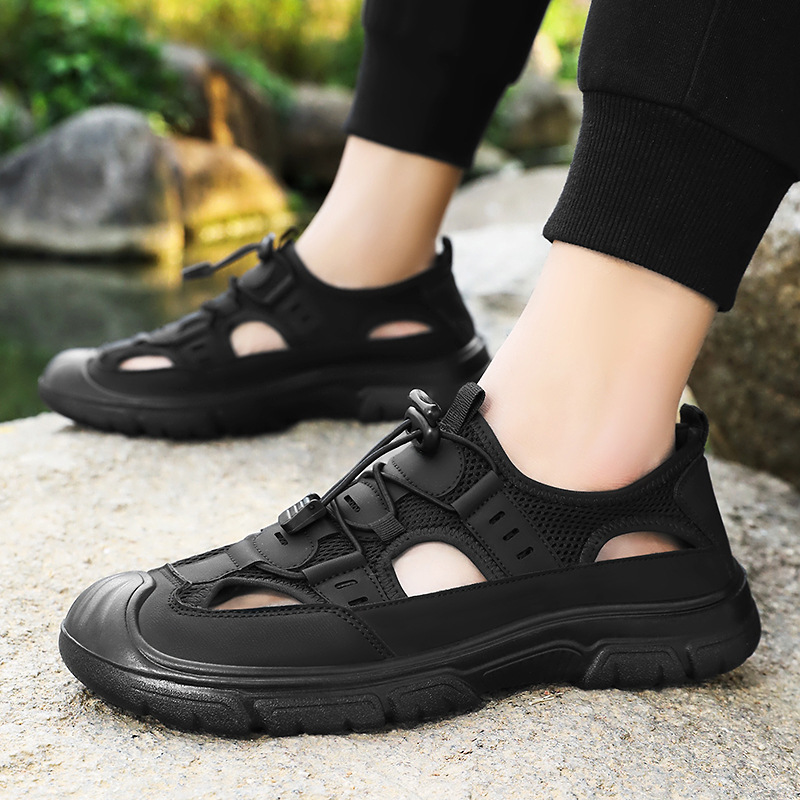 Jinshi Yuan - Men's sandals processing and customization, one-foot casual shoes, perforated breathable crocs, versatile men's shoes Application Scenario