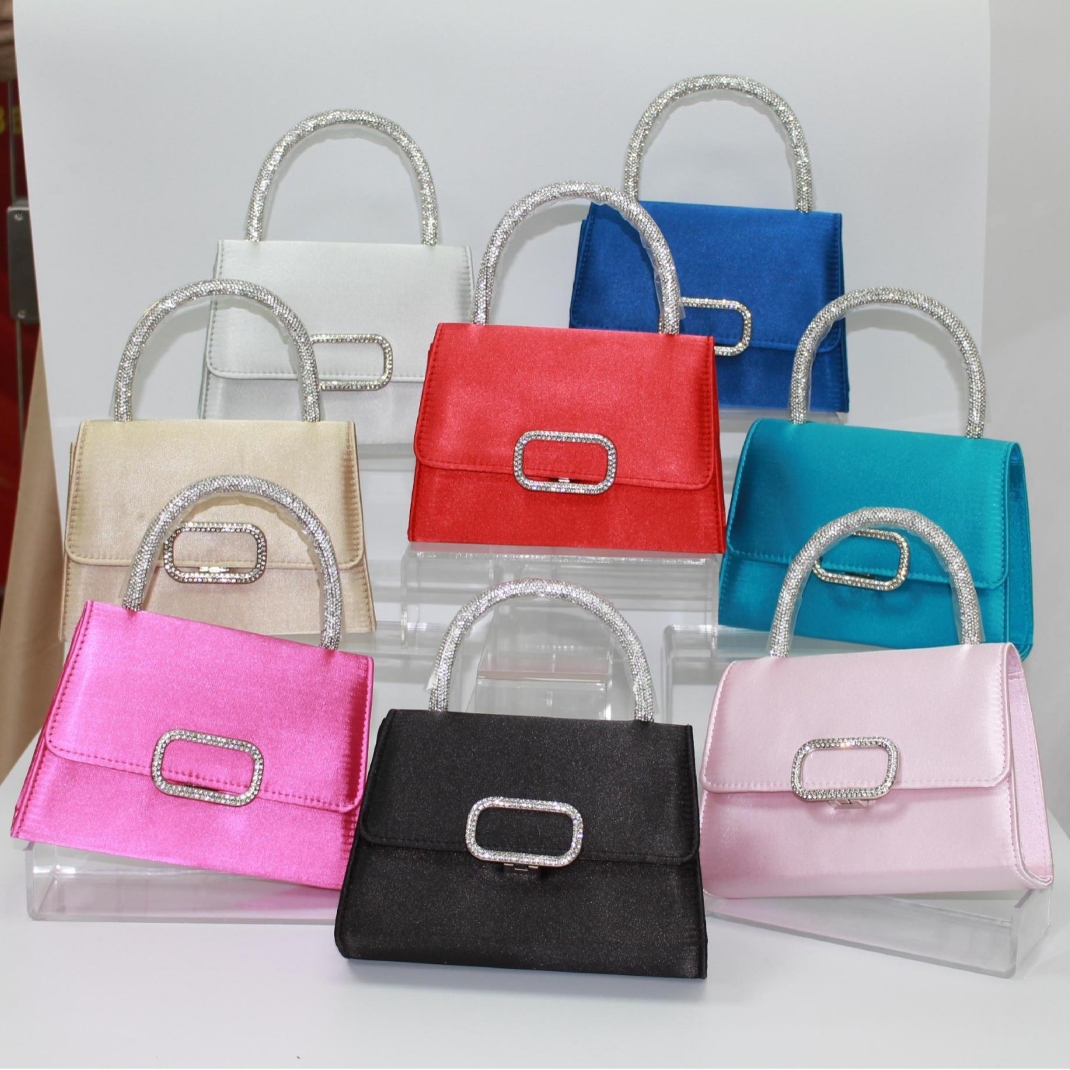 Classic retro shell bag 2025 new style silk satin and silk small square bag, elegant and noble lady crossbody handbag, bag consignment full figure