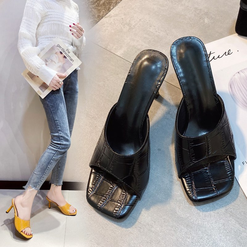 The new summer style of one-piece diamond-shaped French flip-flops, women's outerwear, square-toed high heels, thin-heeled half-heeled sandals full figure