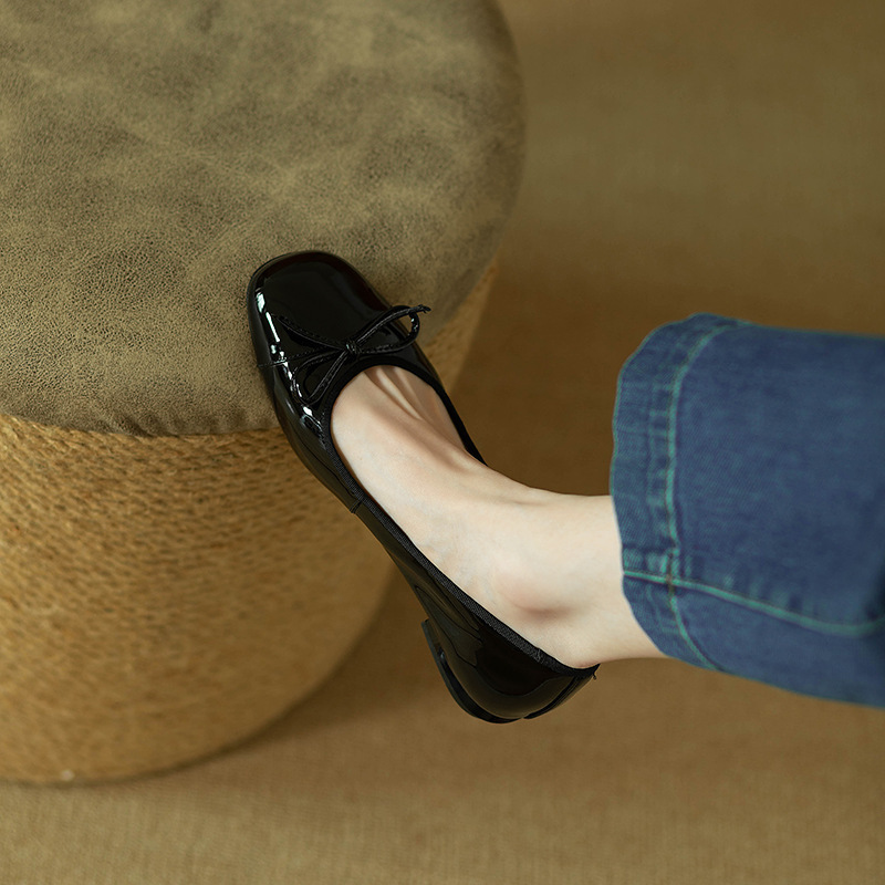 Retro bow, square toe, shallow mouth, flat, low-heeled single shoe for women, Spring and Autumn 2025 new style patent leather women's shoes wedding shoes Specification drawing