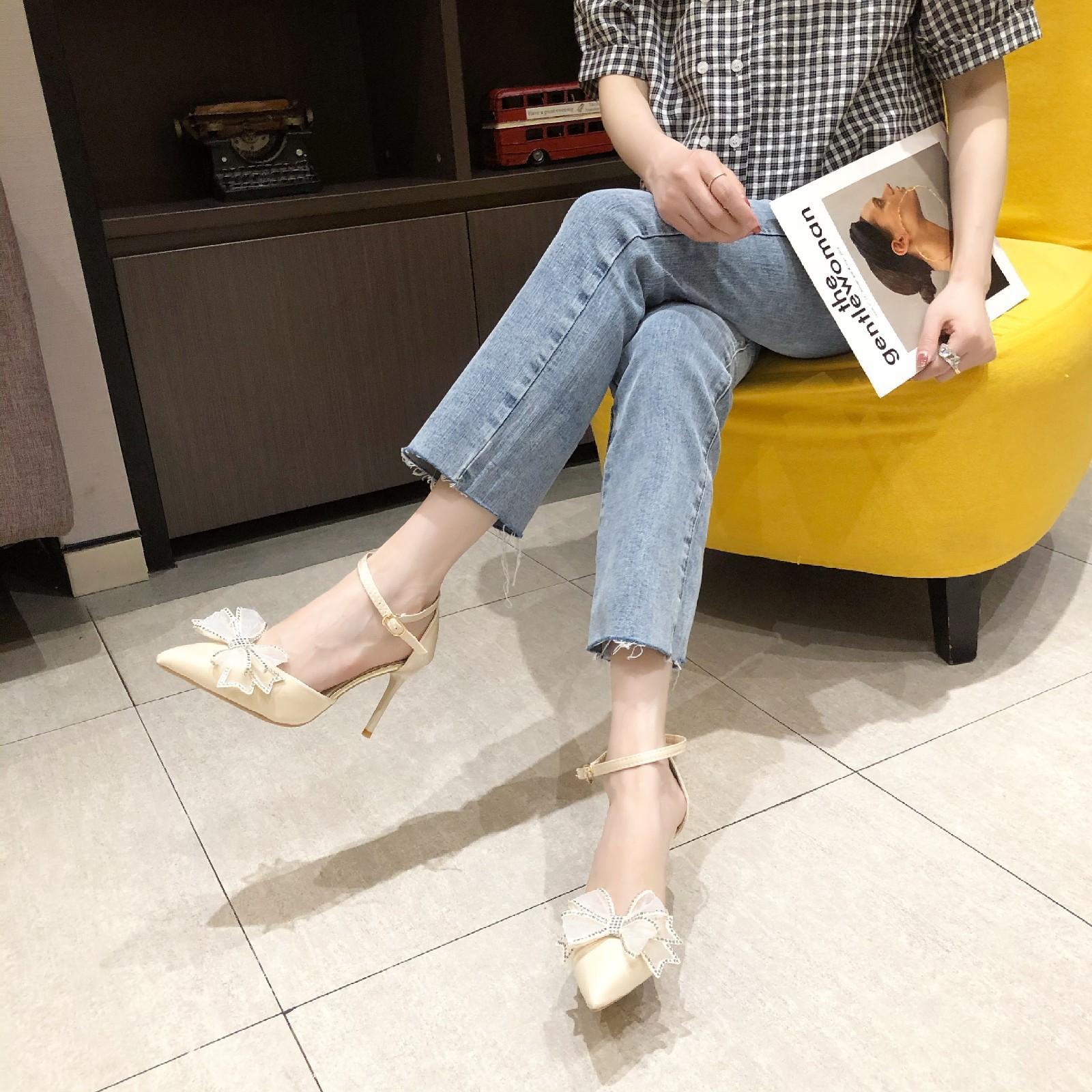 The new bow buckle high heels for women in the summer of 2025, featuring a slender silhouette for European and American socialite, are fashionable women's shoes with a shallow opening for outerwear Specification drawing