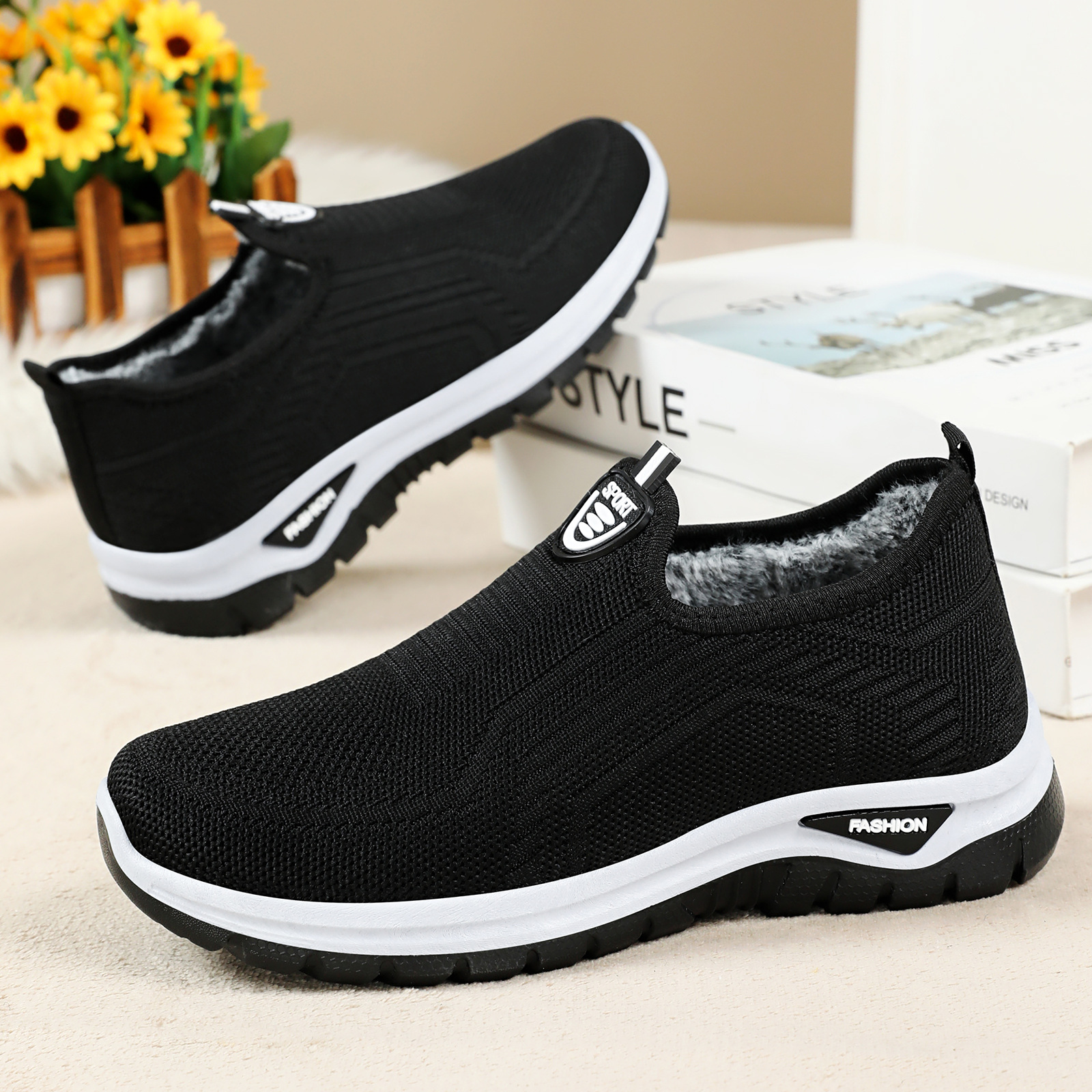 Versatile women's shoes, cross-border large-sized cotton shoes, one-foot cotton boots, fleece thickened women's ankle boots, cold-proof and warm women's boots details Picture