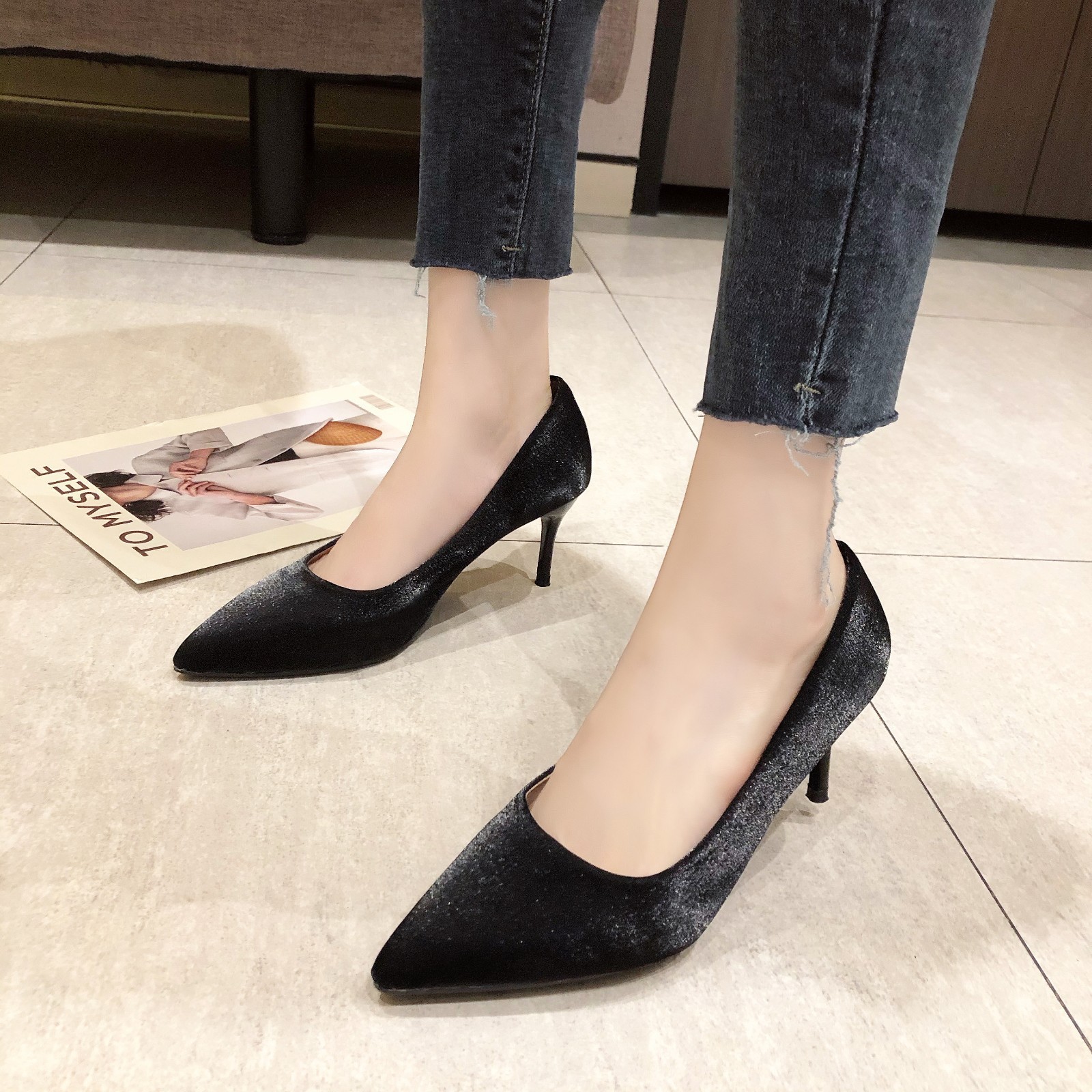 French satin black high heels 2025 Summer new style, pointed-toe, shallow-mouthed, fitted, thin-heeled, elegant outerwear high heels Specification drawing