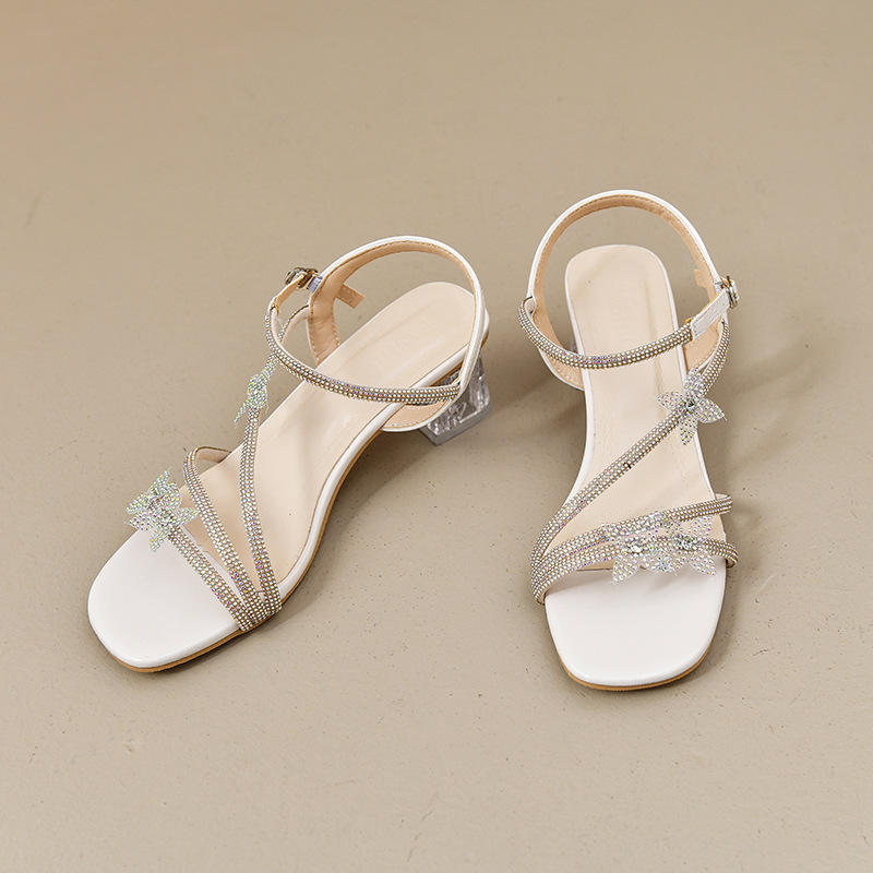 Silver high-heeled sandals for women to pair with summer skirts in a fairy style, crystal bow, square head, exposed toe, transparent chunk-heeled sandals Application Scenario