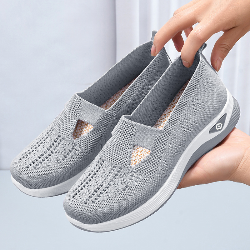 Jinshi Yuan - Women's Casual shoes processing and customization Soft-soled breathable flying woven shoes that don't tiring feet, Mom shoes, women's single shoes Application Scenario