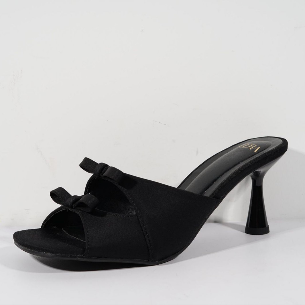 Large-sized sandals 37-41 for women, one-piece flip-flops for summer outerwear, new fashionable French stilettos for women Item Picture