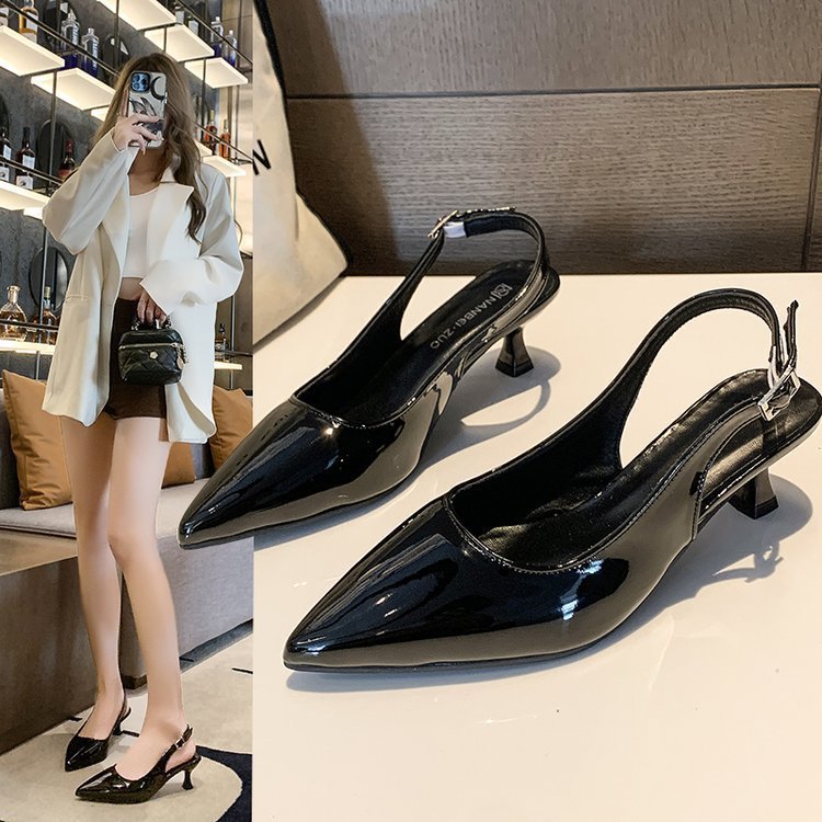 Pointed-toe, thin-heeled, flip-top sandals for the 2025 autumn collection, a stylish, button-up commuter single shoe with a shallow opening and a high heel at the back Application Scenario