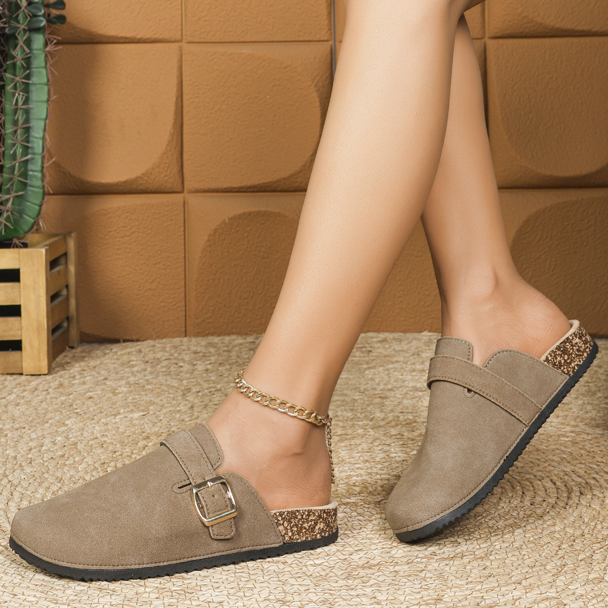 2025 Classic black Burken shoes with a soft cork drag, comfortable for both home and outdoor wear, French casual women's shoes details Picture