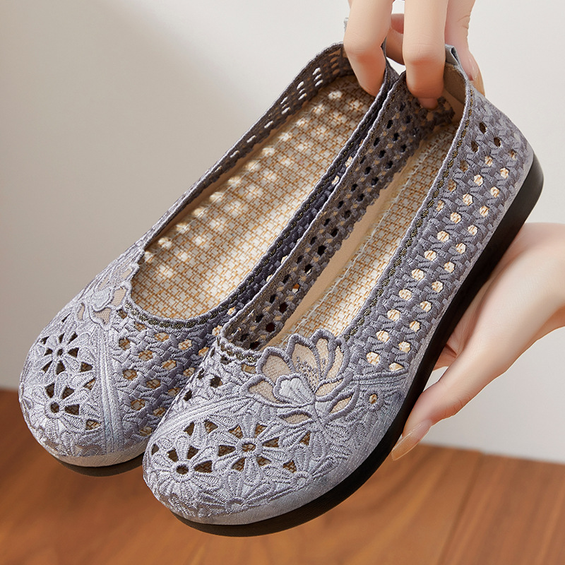 Summer old Beijing cloth shoes for women, soft soles not tiring to the feet, mom shoes, shallow opening breathable, one-step embroidered shoes full figure
