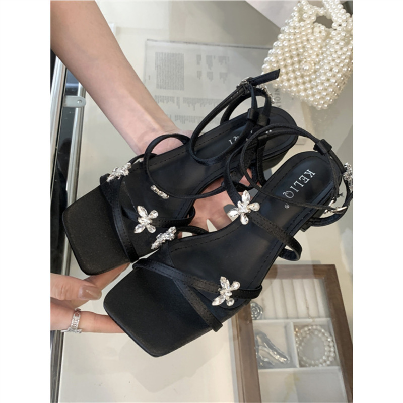 Galaxy Butterfly 2025 New Style French Fairy Style and Roman Shoe women's flower cross-tied chunk-heeled sandals Application Scenario