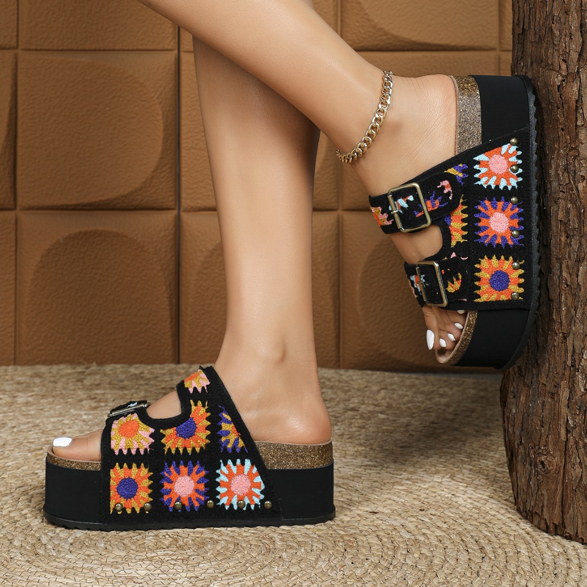 2025 New large-sized foreign trade slippers for women, thick-soled one-button, colorful sunflower, European and American casual cool slippers details Picture