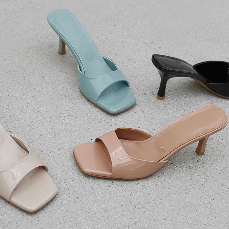 Patent leather high-heeled flip-flops for women in the summer of 2023, a new British-style square-toed, thin-heeled, large-sized women's outerwear Application Scenario