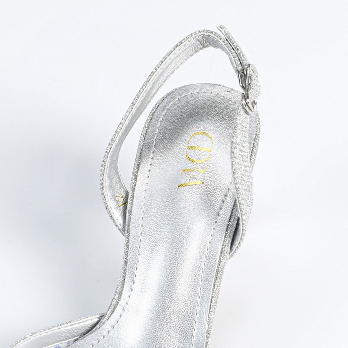 Wholesale of cross-border new fairy style water diamond breathable mesh fine heel flip-flops from the original factory for women's shoes Application Scenario