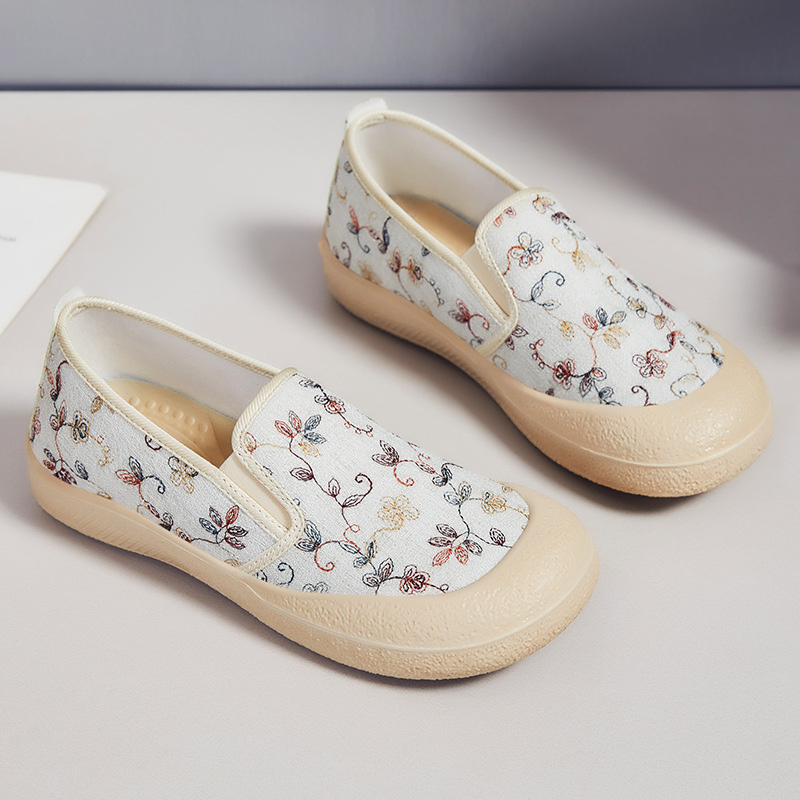 Spring new women's shoes in stock: shallow-mouthed, flat-bottomed, one-foot mom shoes, soft-soled, round-toed, not tiring, lazy casual shoes Application Scenario