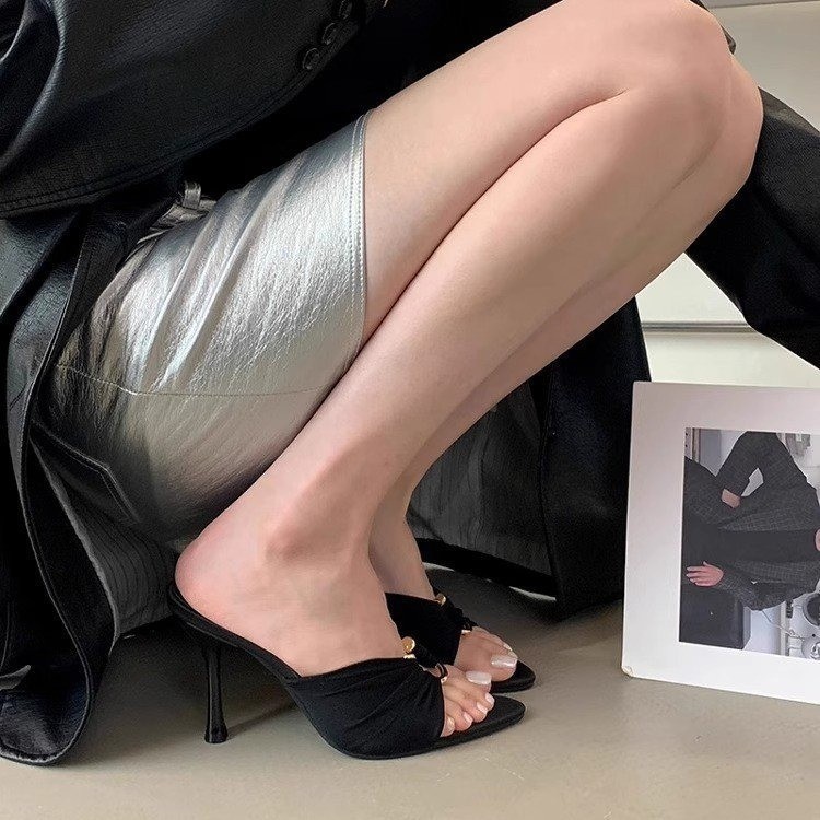 High-heeled women's 2025 summer new style pleated metal buckle stylish pointed toe toe-exposed flip-flops sexy thin-heeled slippers Application Scenario
