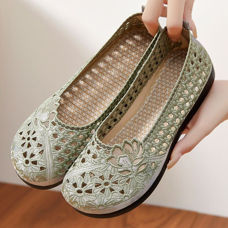 Summer old Beijing cloth shoes for women, soft soles not tiring to the feet, mom shoes, shallow opening breathable, one-step embroidered shoes Application Scenario