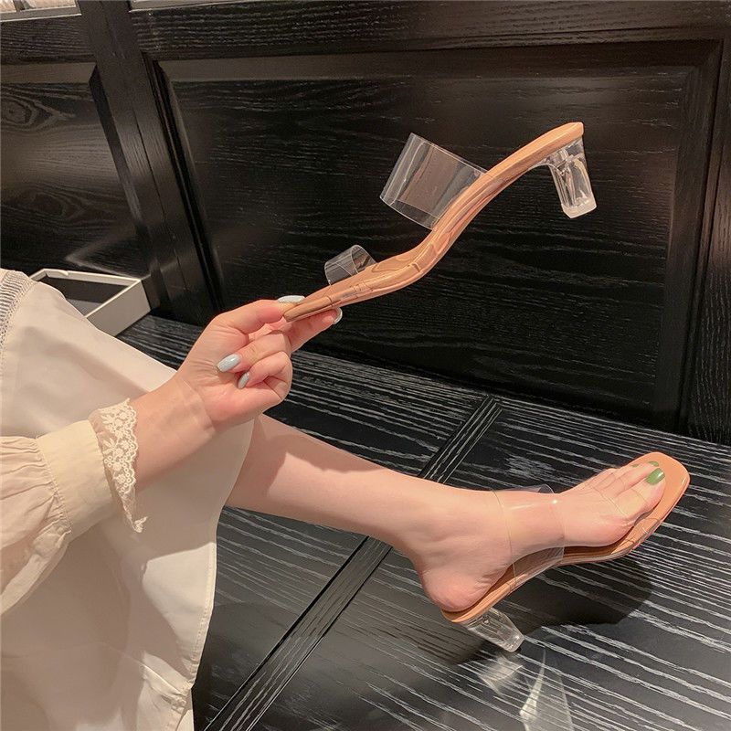 The popular flip-flops for women's outerwear in summer 2024 are a new style of fashionable thick-heeled crystal high-heeled transparent one-shoulder shoes full figure