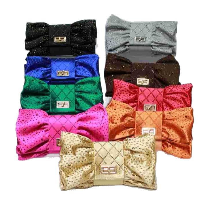 This is a small square bag with a unique design sense and a diamond-encrusted hand-held dinner bag for foreign trade sources Item Picture