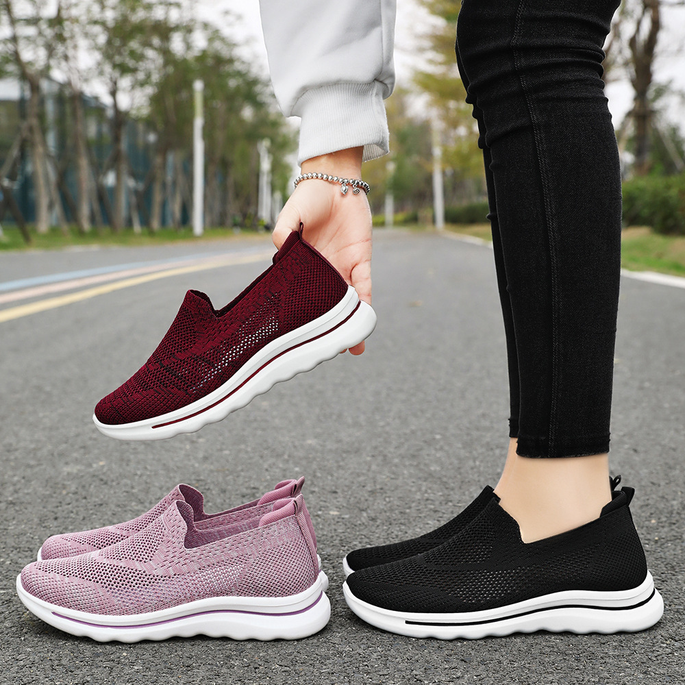 Factory direct sales of women's shoes, spring casual shoes for the middle-aged and elderly, breathable, lightweight, soft-soled and wear-resistant. Wholesale shoes for mothers and the elderly Application Scenario