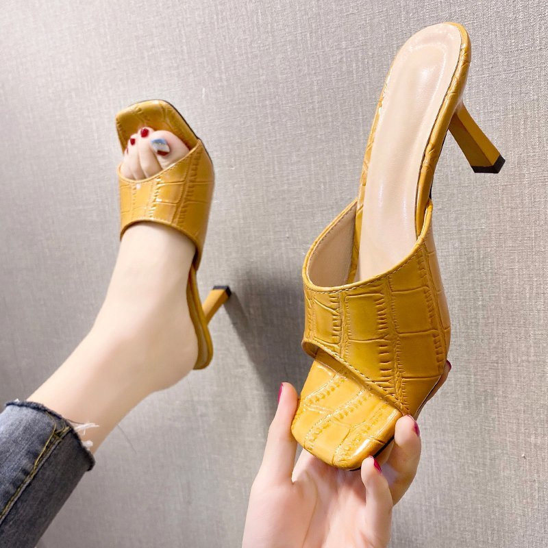 The new summer style of one-piece diamond-shaped French flip-flops, women's outerwear, square-toed high heels, thin-heeled half-heeled sandals Application Scenario