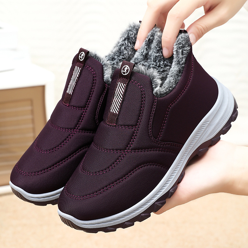 Jinshi Yuan - Women's cotton shoes processing and customization, large-sized cross-border women's shoes, snow boots, fleece and thickened mom cotton boots Application Scenario