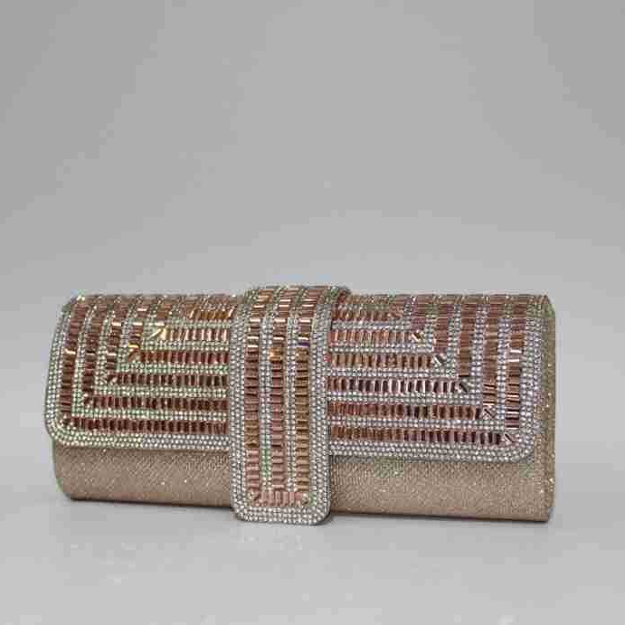 The cross-border flagship dinner bag is a trendy and fashionable hand-held bag for women in Europe and America. It is a single-shoulder crossbody bag with hot diamond chain details Picture