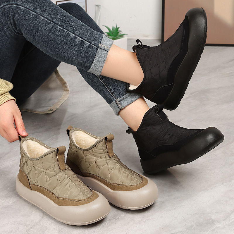 Jinshi Yuan - Women's cotton shoes processing and customization, snow boots, fleece and thickened cotton boots, women's boots, cold-proof and warm boots Application Scenario