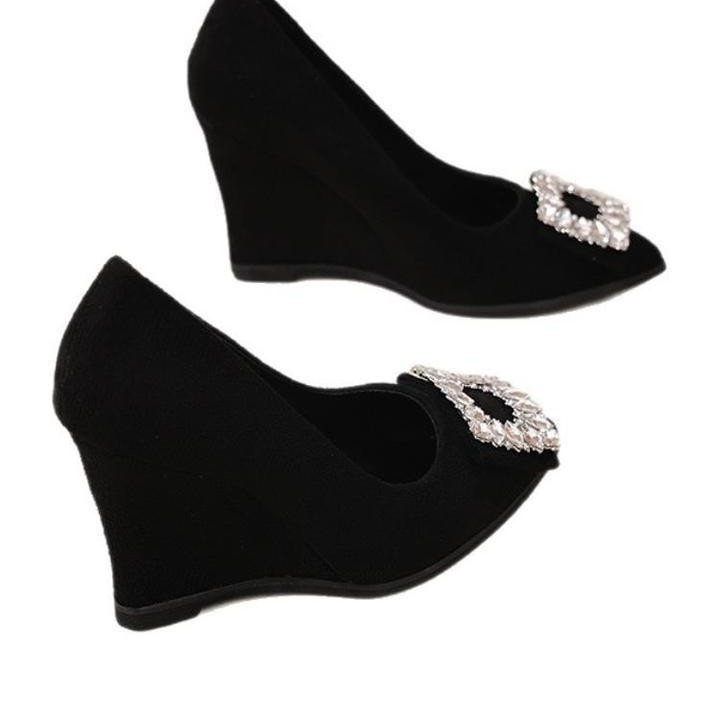 The new Spring/Summer 2025 trendy pointed-toe, shallow-mouthed shoes for women are comfortable and won't tire your feet at work. High heels for women Item Picture